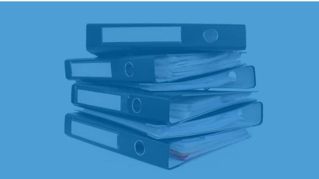 Ablauf einer Due Diligence-Ein Stapel Aktenordner