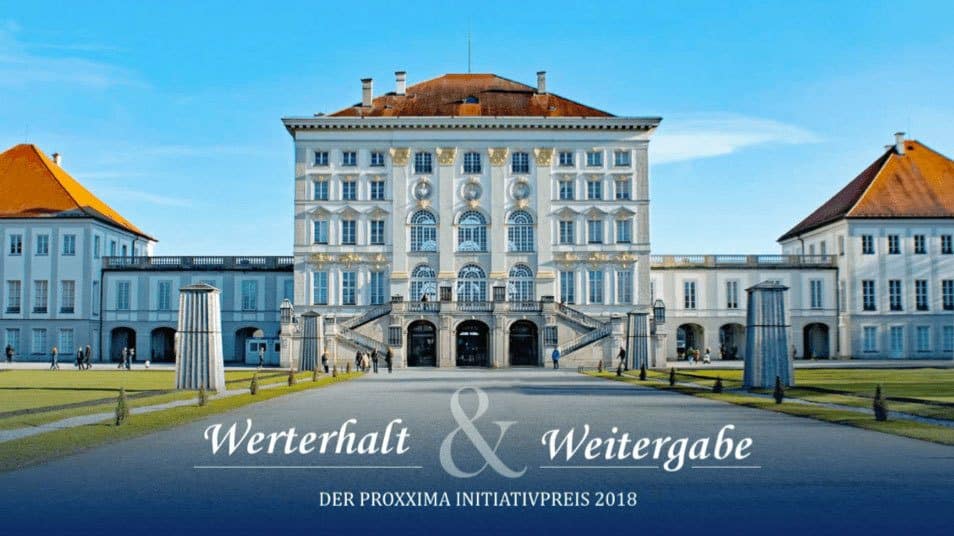 Bild eines weißen Renaissance Gebäudes mit Schriftzug: Werterhalt&Weitergabe