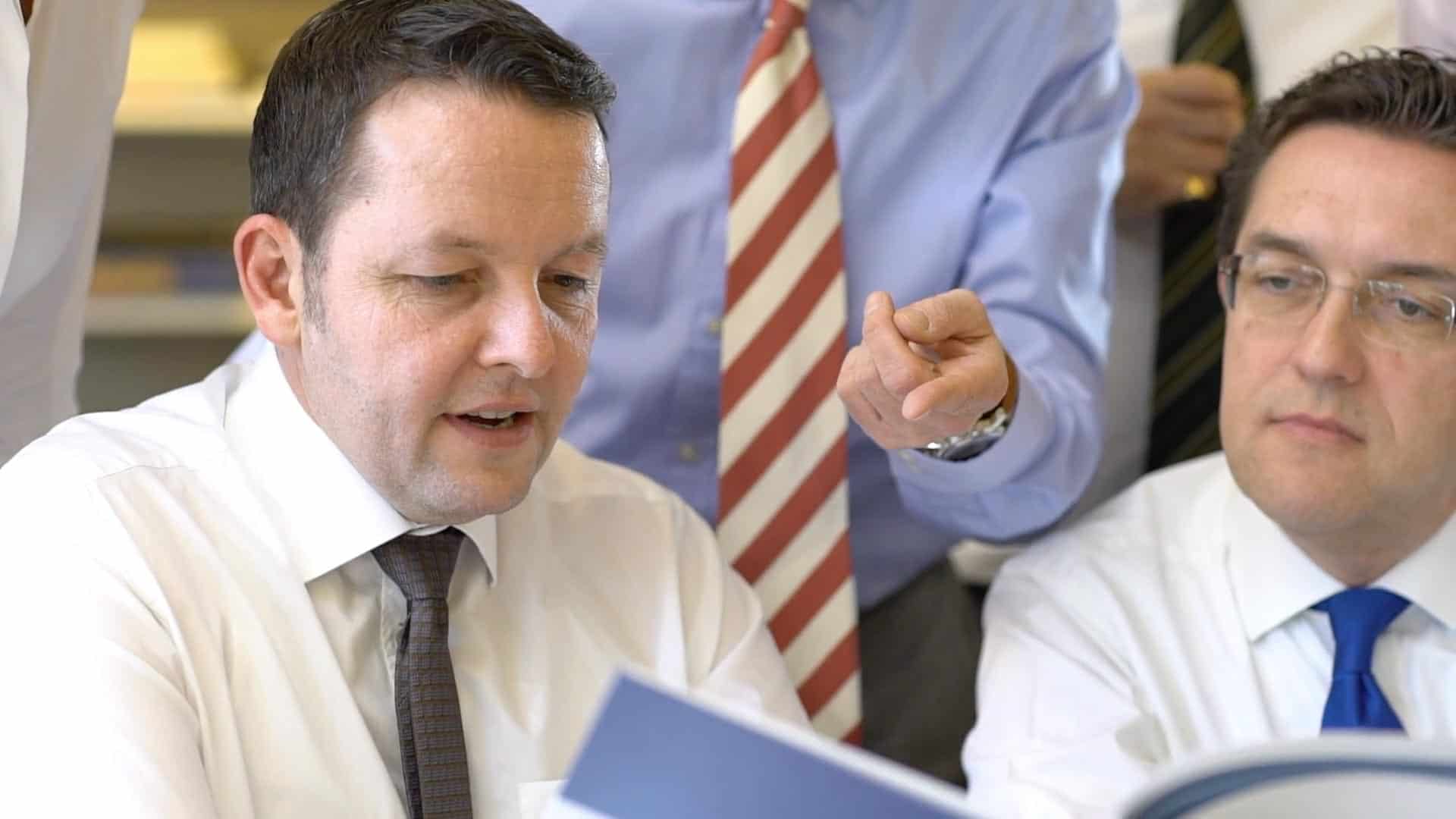 ingo-claus-partner3 KERN M&A Beratung Ingo Claus bei einer Besprechung zum Unternehmensverkauf mit Thomas Doerr