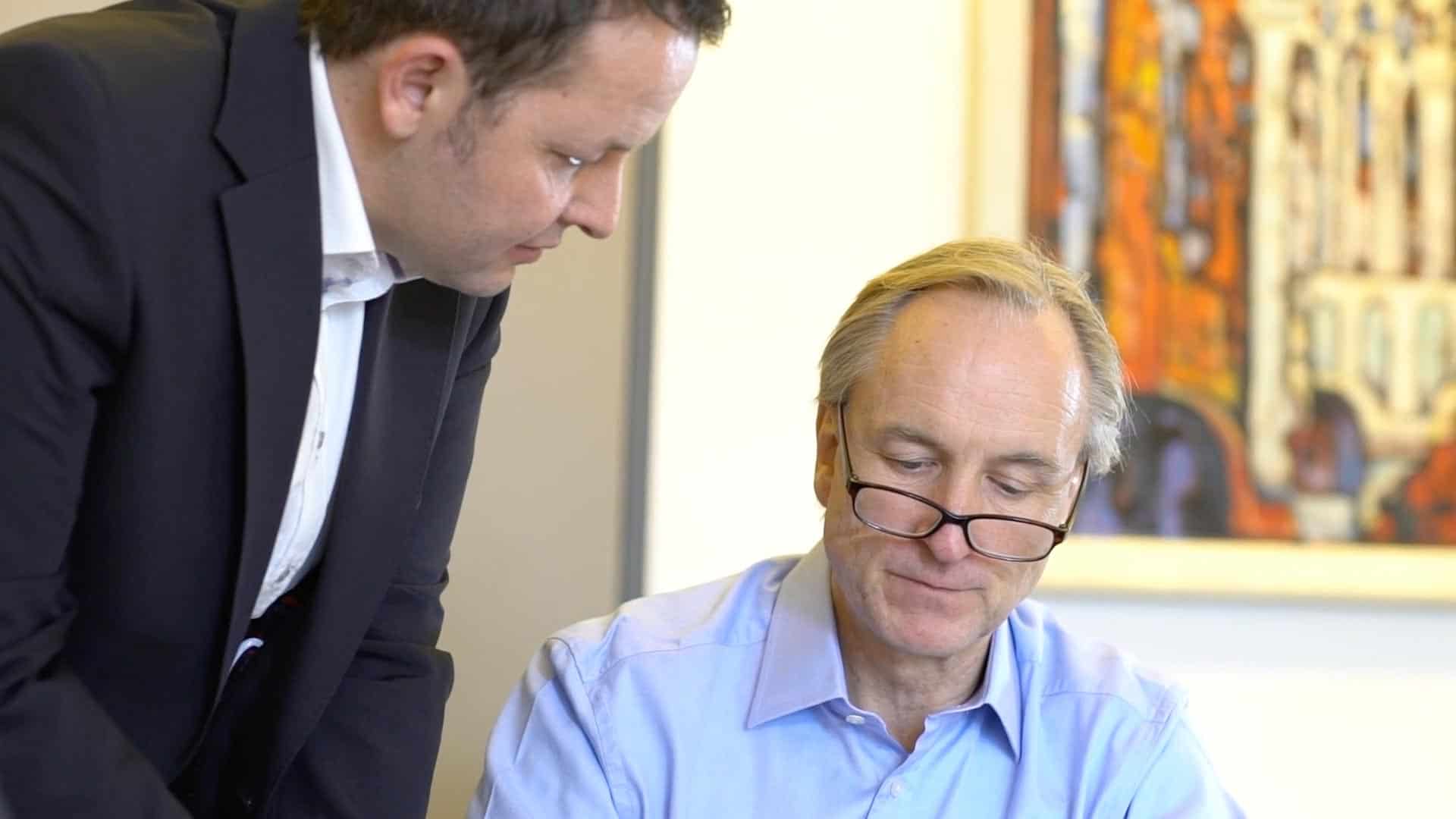 ingo-claus-partner4 KERN M&A Beratung Ingo Claus bei einer Besprechung zur Unternehmensnachfolge mit Axel Bergmann